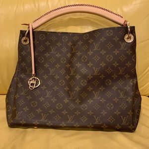 Louis Vuitton Artsy MM Handbag